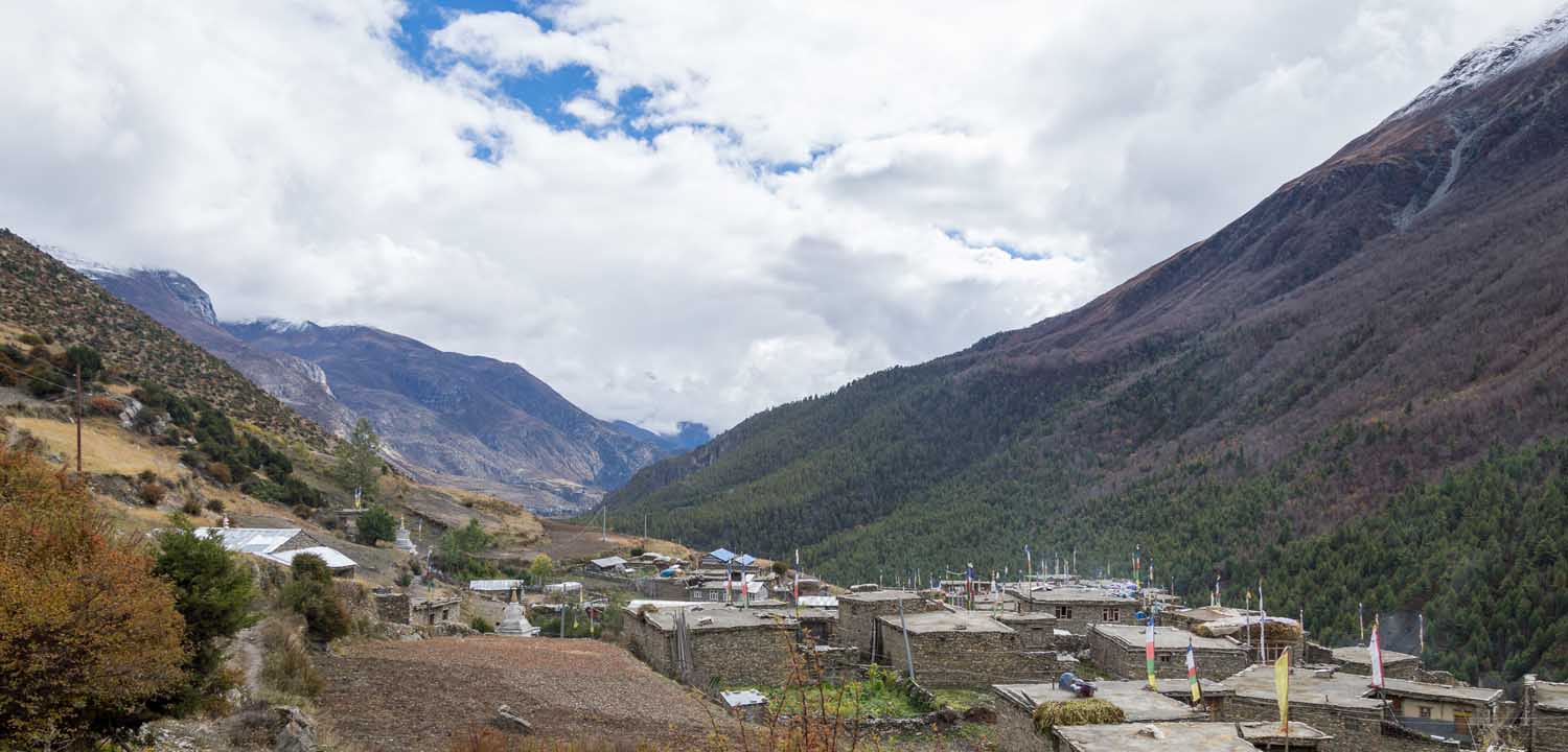 AT 22 NAAR PHU VALLEY TREK